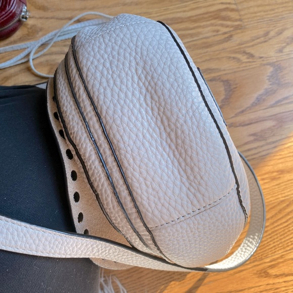 REBECCA MINKOFF. Studded Crossbody grey leather & suede. Outside bag excellent - Picture 9 of 11